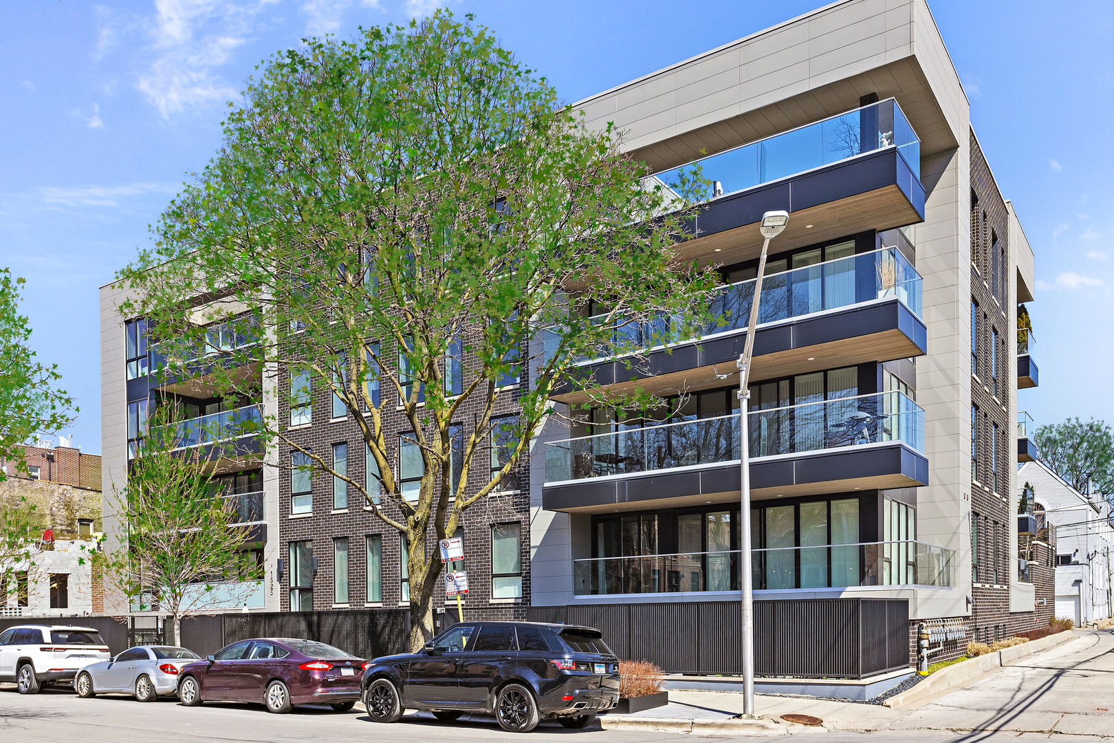 1625 North Burling St Unit 304  