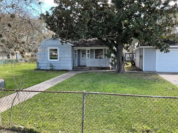$192,799 | 201 Smith Street, Clute, TX 77531