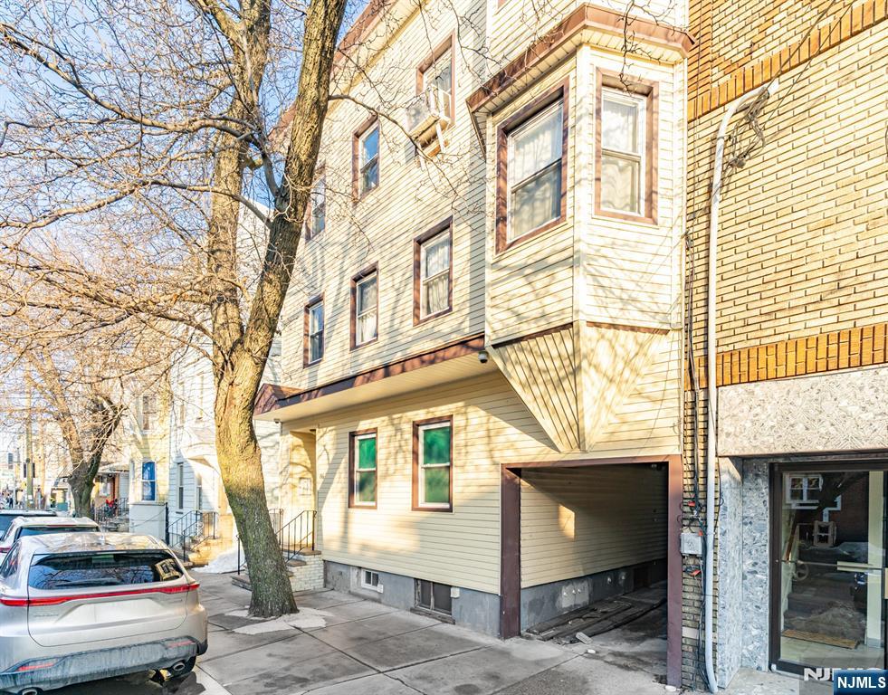 86 Pacific Street Newark, NJ 07105 - Photo 2 of 10