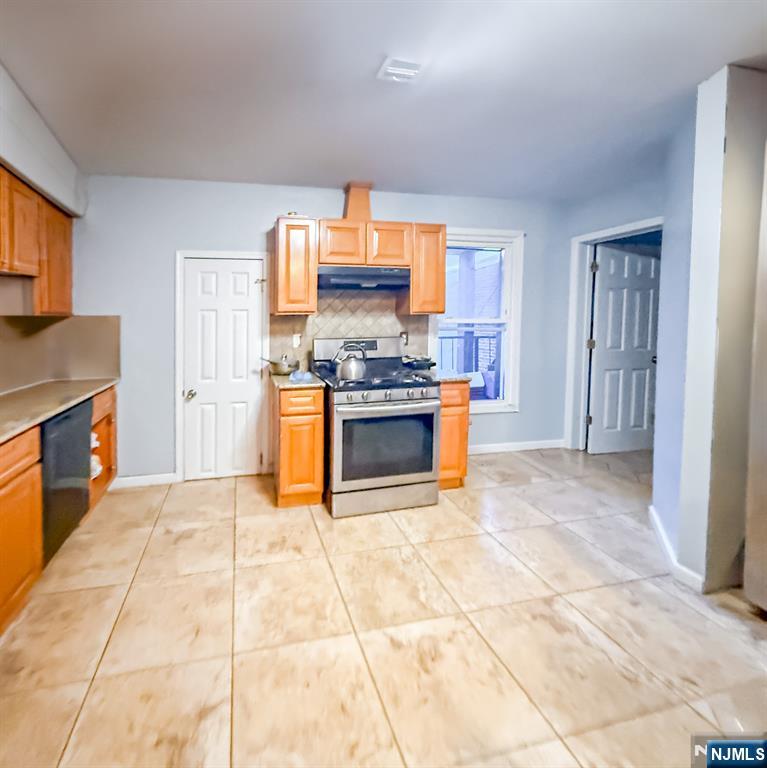 86 Pacific Street Newark, NJ 07105 - Photo 4 of 10