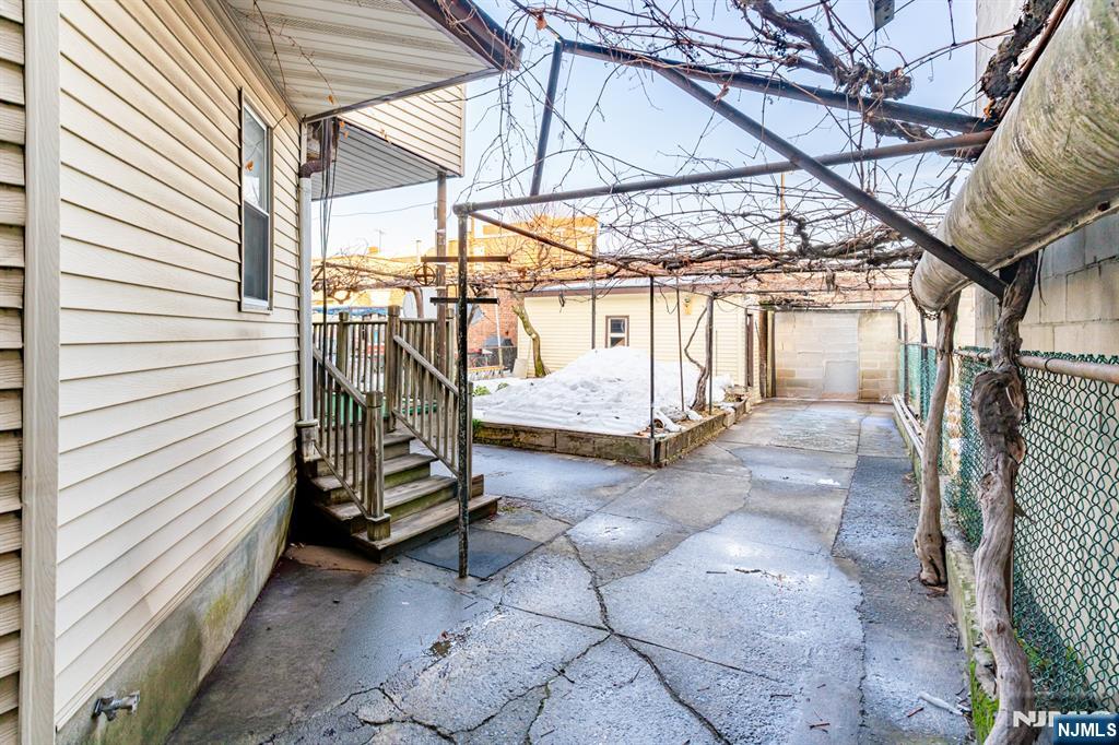 86 Pacific Street Newark, NJ 07105 - Photo 9 of 10