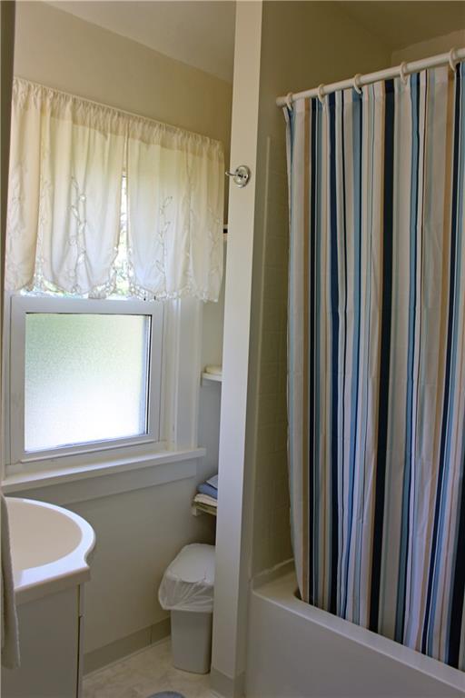 1815 Devonshire Road Coraopolis, PA 15108 - Photo 16 of 25 Full Bath