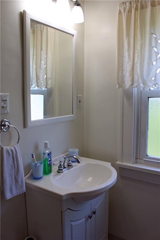 1815 Devonshire Road Coraopolis, PA 15108 - Photo 17 of 25 Master Bath