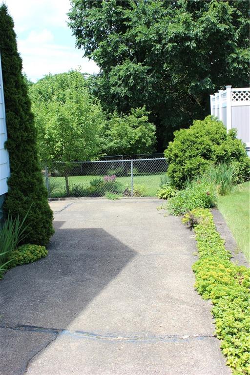 1815 Devonshire Road Coraopolis, PA 15108 - Photo 21 of 25 Driveway