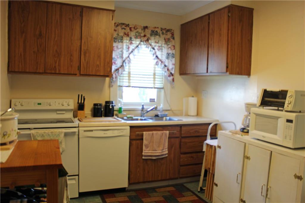1815 Devonshire Road Coraopolis, PA 15108 - Photo 7 of 25 Gallery Image 7