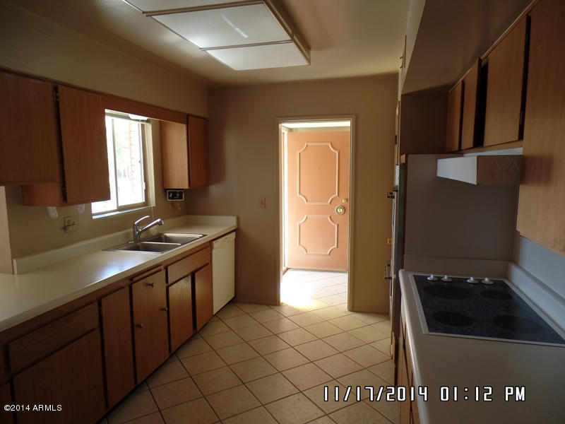 10830 West Hatcher Road Sun City, AZ 85351 - Photo 17 of 47 087