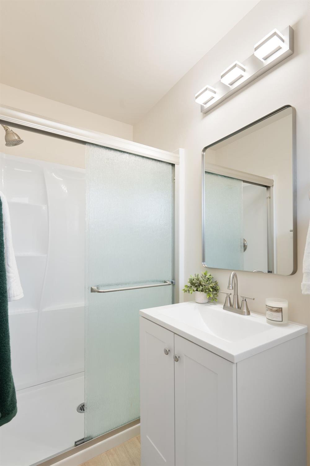 1902 Wildwood Way Roseville, CA 95661 - Photo 15 of 22 a bathroom with a sink and a mirror