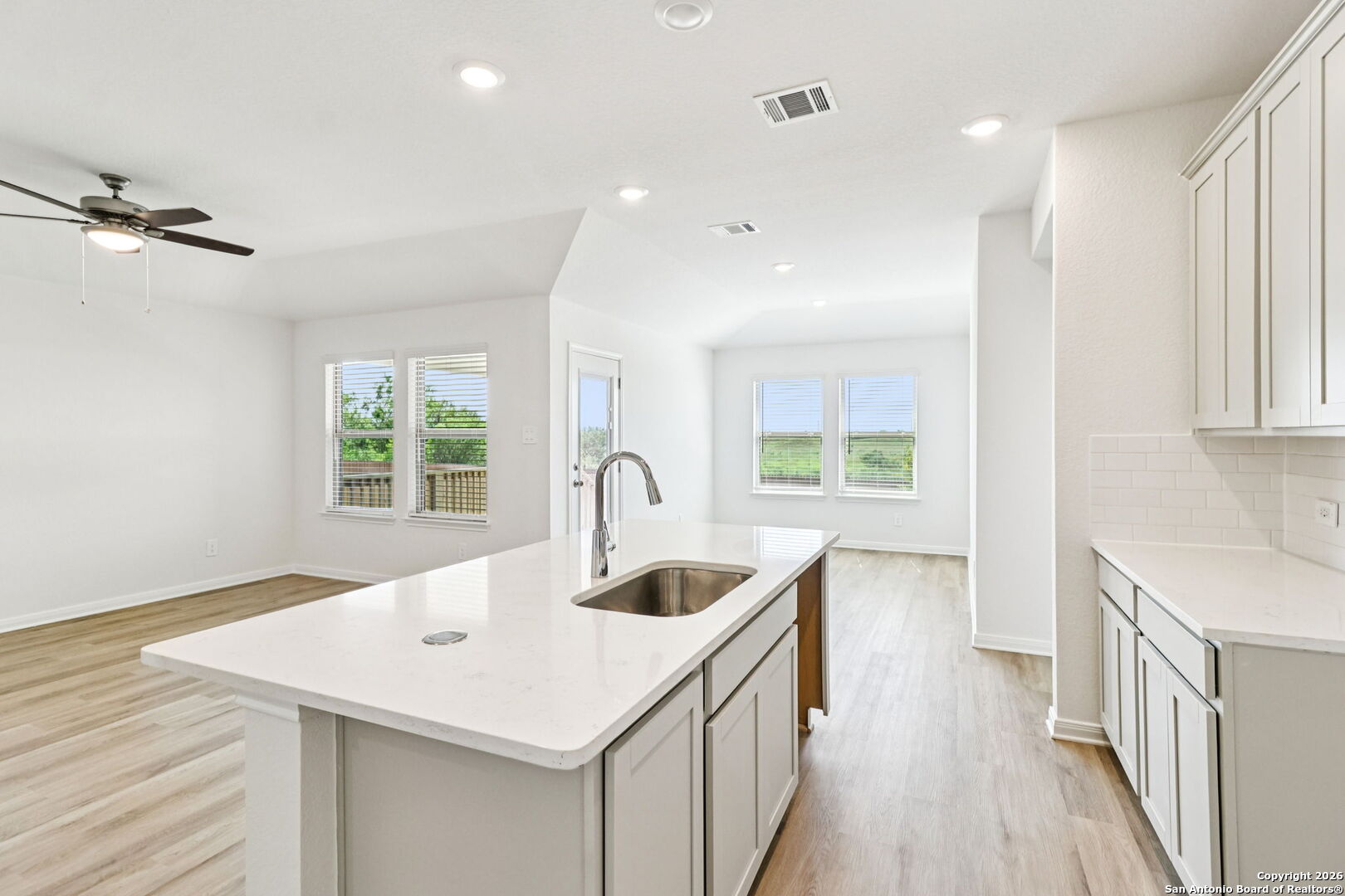 2922 Clemente Way Converse, TX 78109 - Photo 11 of 36