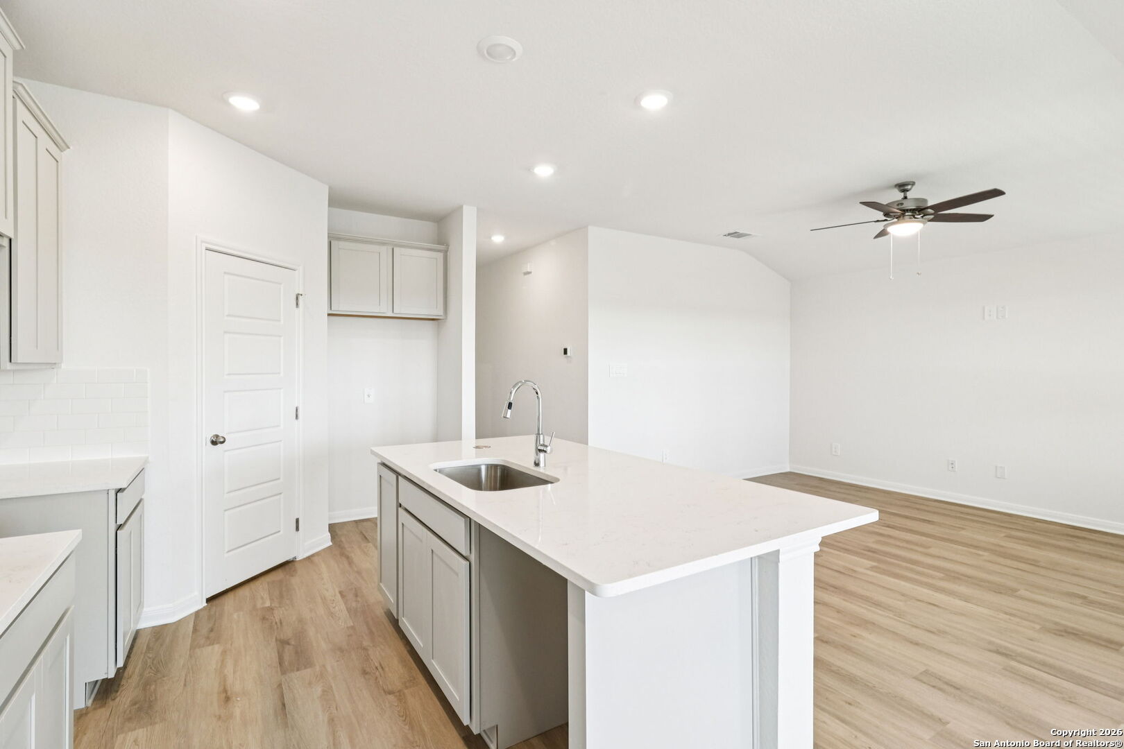 2922 Clemente Way Converse, TX 78109 - Photo 9 of 36