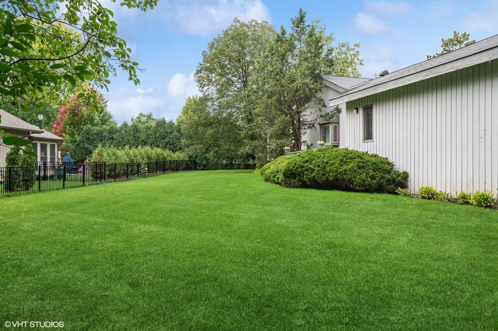 63 Overlook Drive Golf, IL 60029 - Photo 24 of 32 a backyard of a house with lots of green space