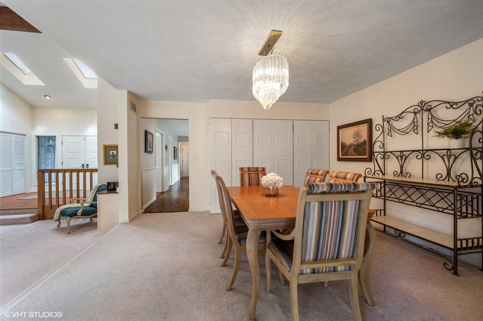 63 Overlook Drive Golf, IL 60029 - Photo 6 of 32 a view of a dining room with furniture