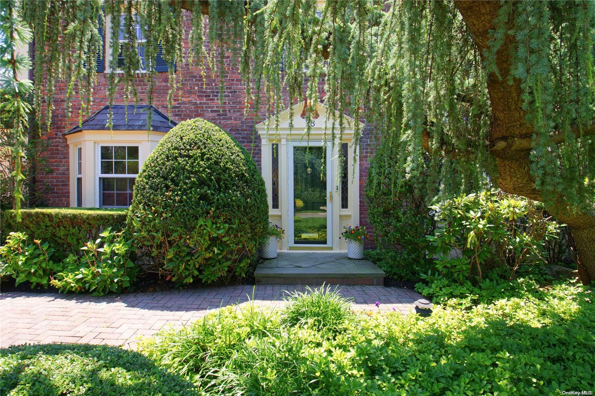 28 Stonehenge Road Manhasset, NY 11030 - Photo 1 of 1 Gallery Image 1