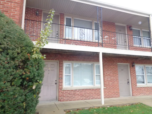 $1,450 | 1340 North Main Street, Unit C19, Wheaton, IL 60187