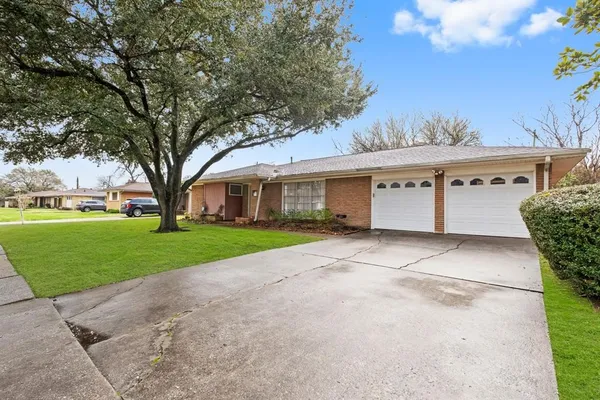 $1,900 | 7722 Dillon Street, Houston, TX 77061