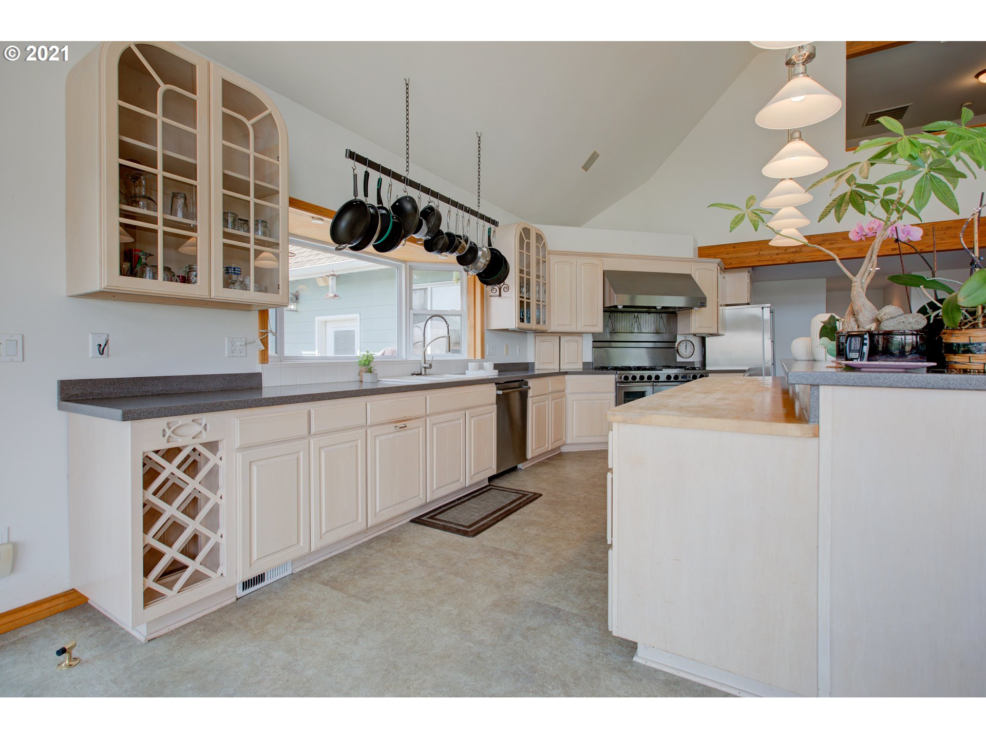 3077 Dry Hollow Road The Dalles, OR 97058 - Photo 2 of 32 Gallery Image 2