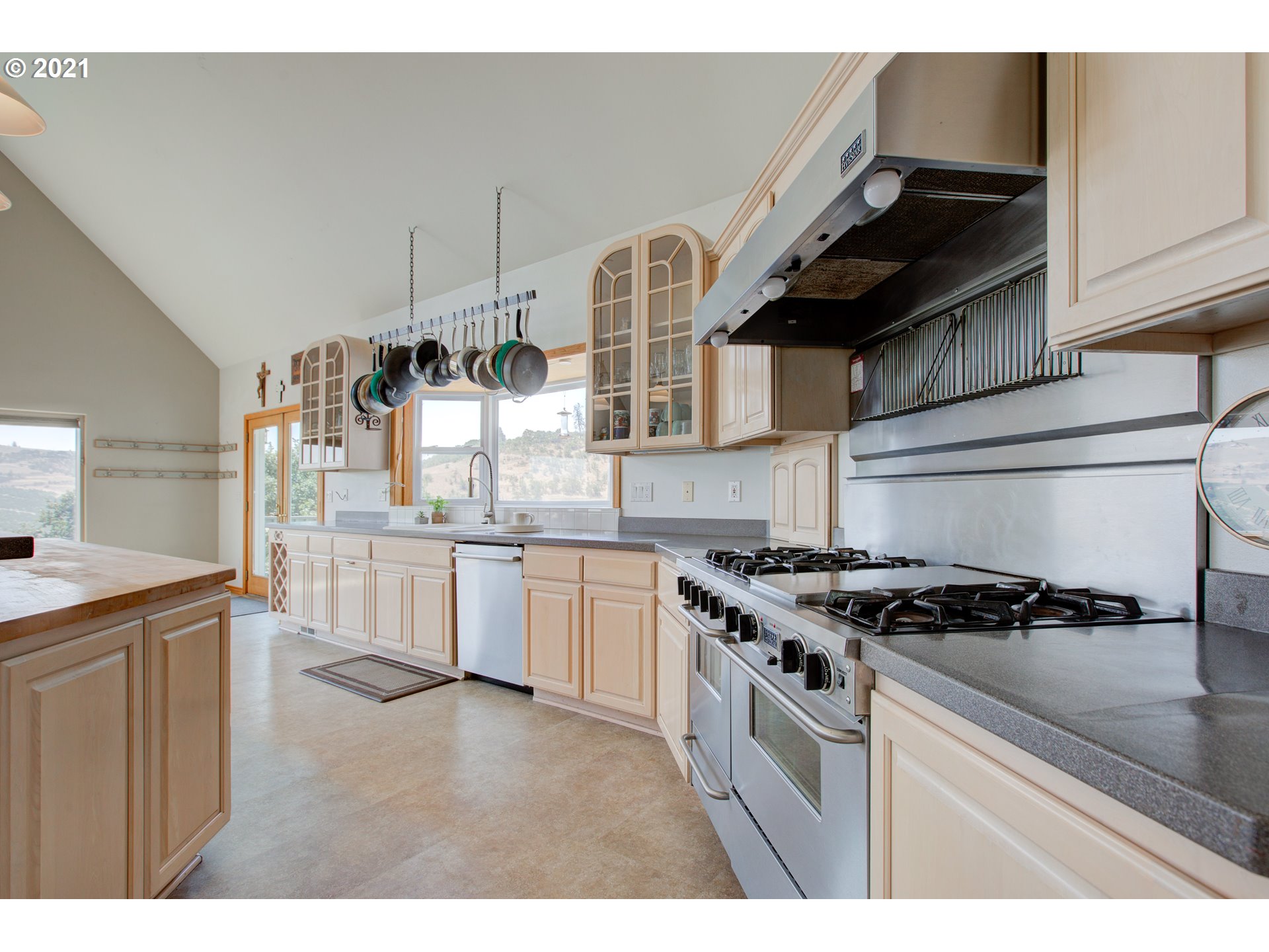3077 Dry Hollow Road The Dalles, OR 97058 - Photo 5 of 32 Gallery Image 5