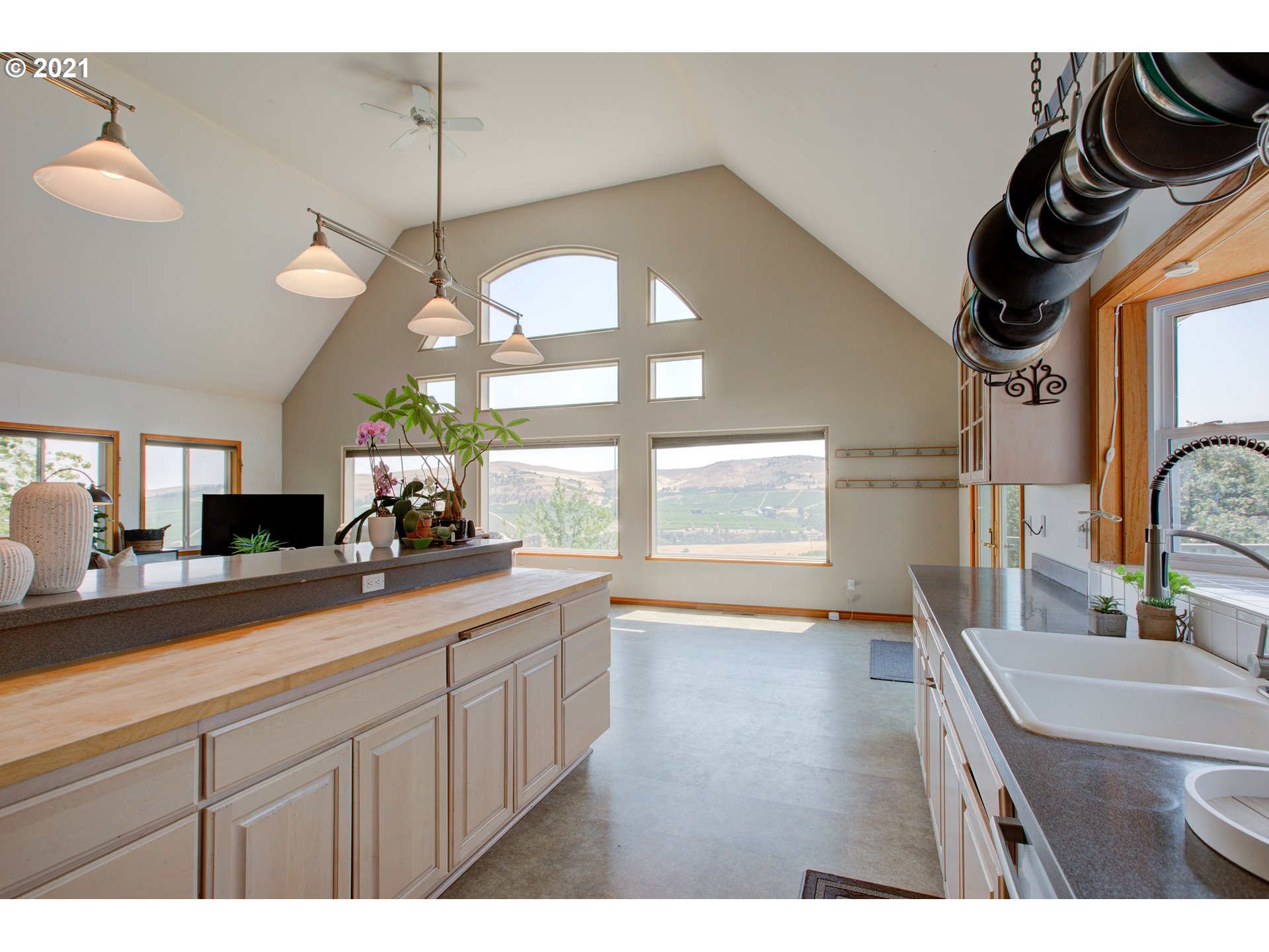 3077 Dry Hollow Road The Dalles, OR 97058 - Photo 6 of 32 Gallery Image 6