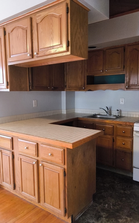 212-218 Lowell Street, Unit 2W Fall River, MA 02721 - Photo 3 of 9