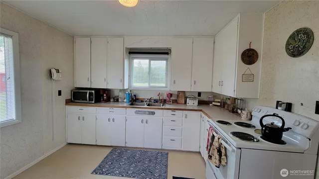 $799,900 | 1296 Highway 12, Ethel, WA 98542