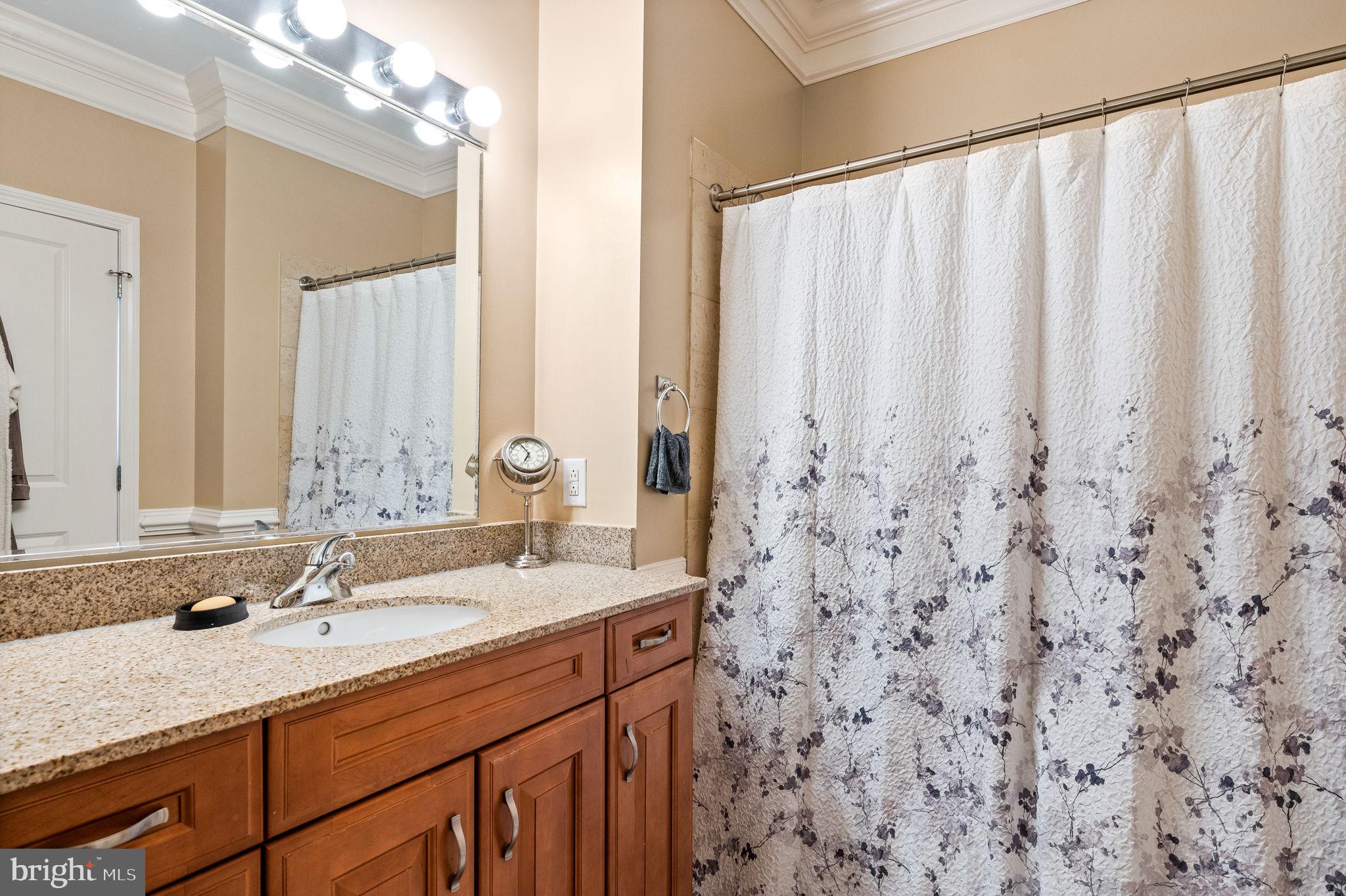 901 North Penn Street, Unit R1902 Philadelphia, PA 19123 - Photo 20 of 52 Guest Full Bathroom