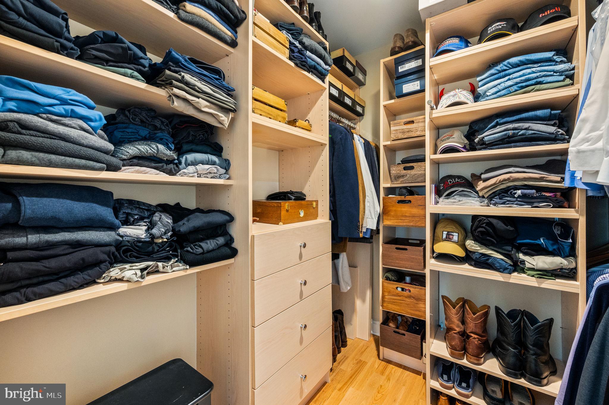 901 North Penn Street, Unit R1902 Philadelphia, PA 19123 - Photo 28 of 52 Owners Closet