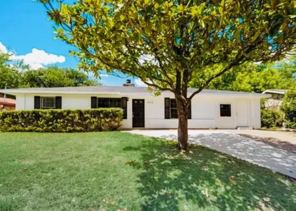 $199,999 | 208 Austin Avenue, Corsicana, TX 75110