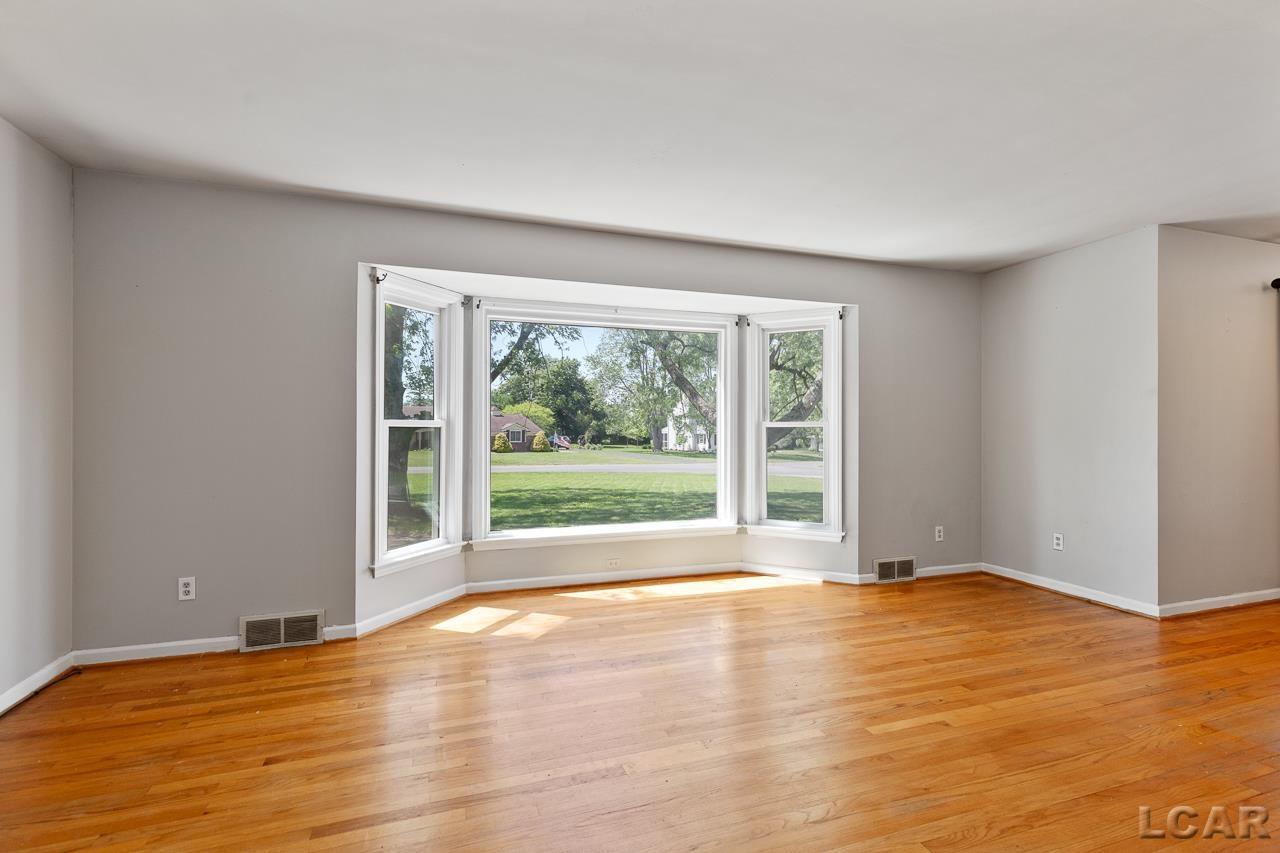 444 Oregon Road West Adrian, MI 49221 - Photo 4 of 11