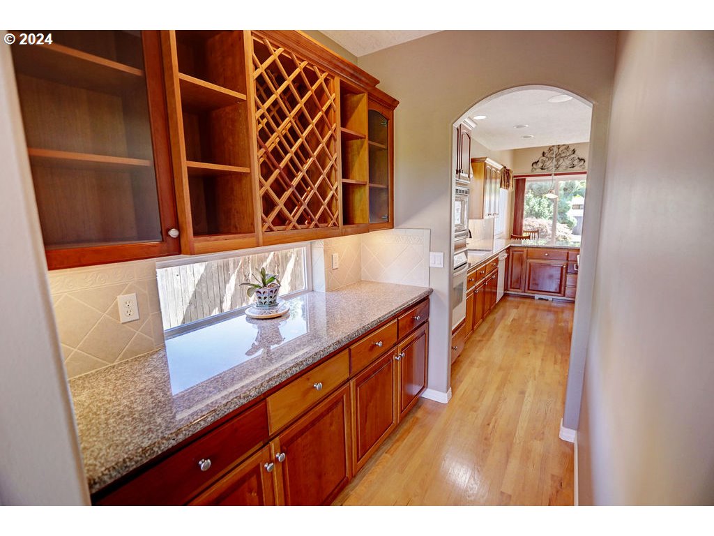 156 Barker Road Oregon City, OR 97045 - Photo 4 of 28 Gallery Image 4