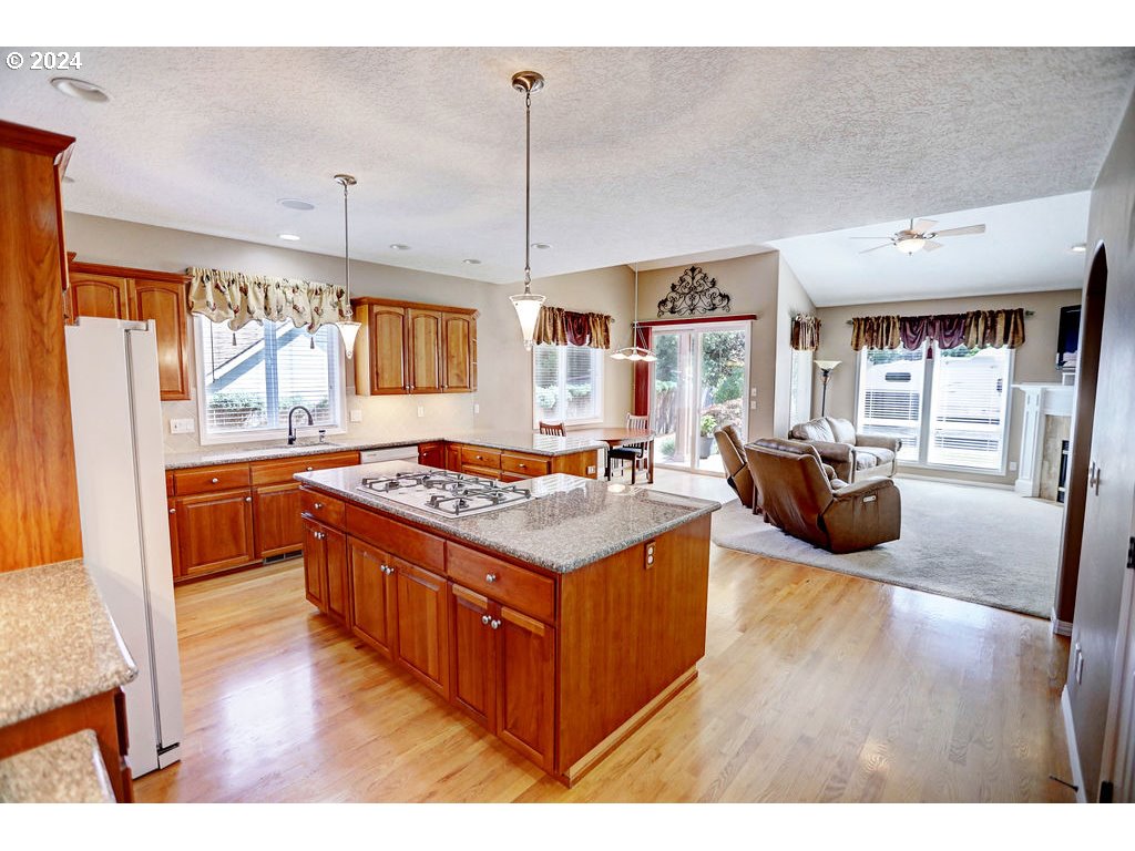 156 Barker Road Oregon City, OR 97045 - Photo 5 of 28 Gallery Image 5