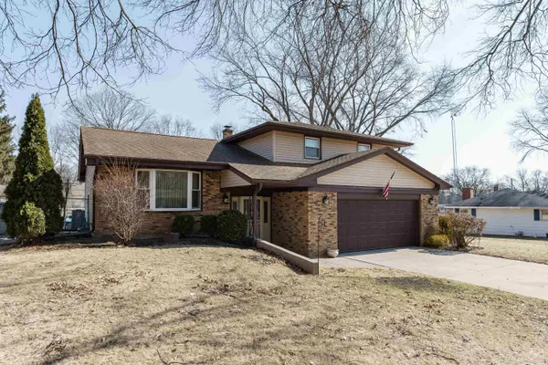 $290,000 | 2214 Pinedrop Parkway, Rockford, IL 61108