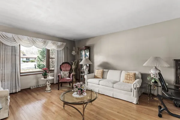 $290,000 | 2214 Pinedrop Parkway, Rockford, IL 61108