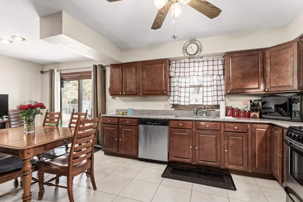 $290,000 | 2214 Pinedrop Parkway, Rockford, IL 61108