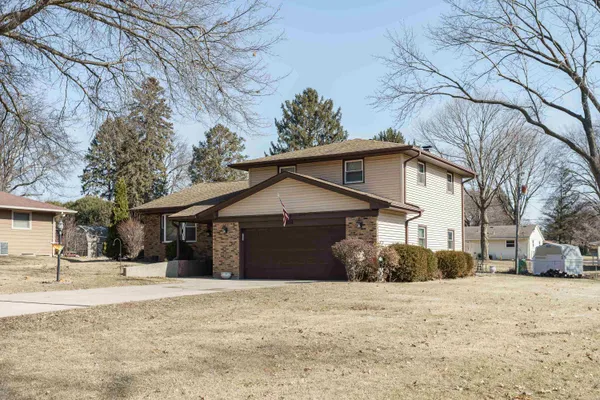 $290,000 | 2214 Pinedrop Parkway, Rockford, IL 61108