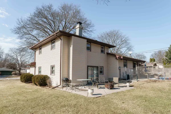 $290,000 | 2214 Pinedrop Parkway, Rockford, IL 61108