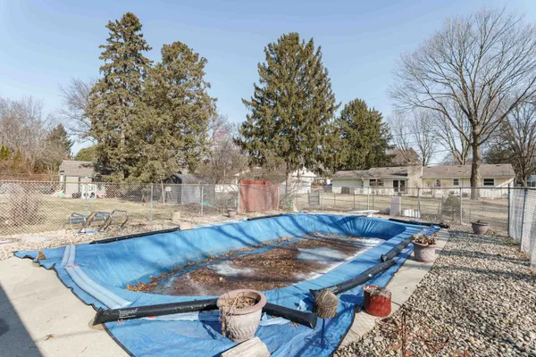 $290,000 | 2214 Pinedrop Parkway, Rockford, IL 61108