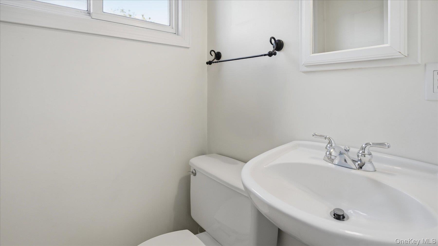 45 Margaret Road Massapequa, NY 11758 - Photo 15 of 36