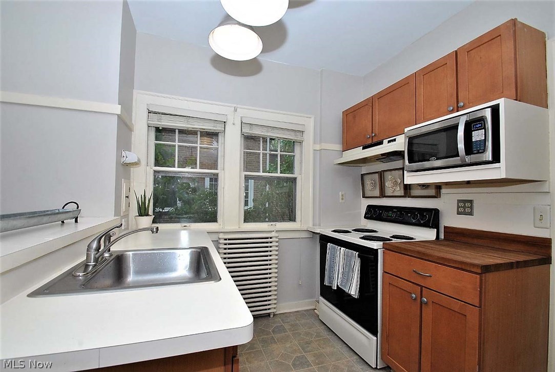 2448 Queenston Road Cleveland, OH 44118 - Photo 11 of 22 Gallery Image 11