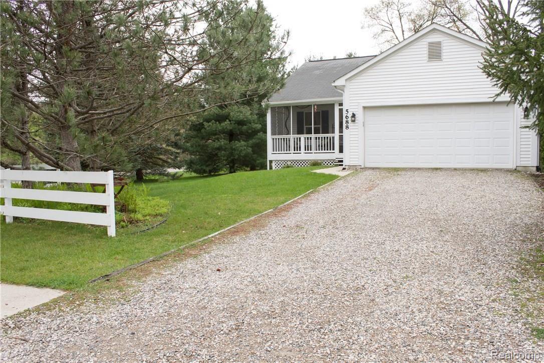 5688 Crescent Road Waterford, MI 48327 - Photo 45 of 46 IMG_8973.jpg