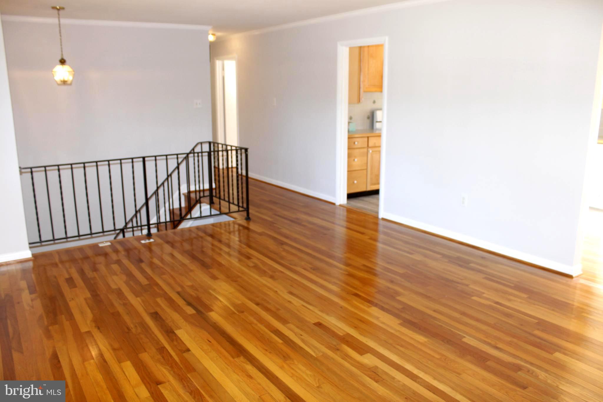 5507 Ashfield Road Alexandria, VA 22315 - Photo 8 of 41 living rooom