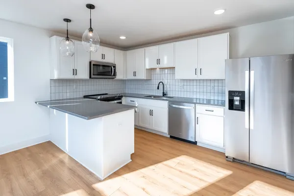 $2,100 | 102 Duke Street, Unit 8, Nashville, TN 37207