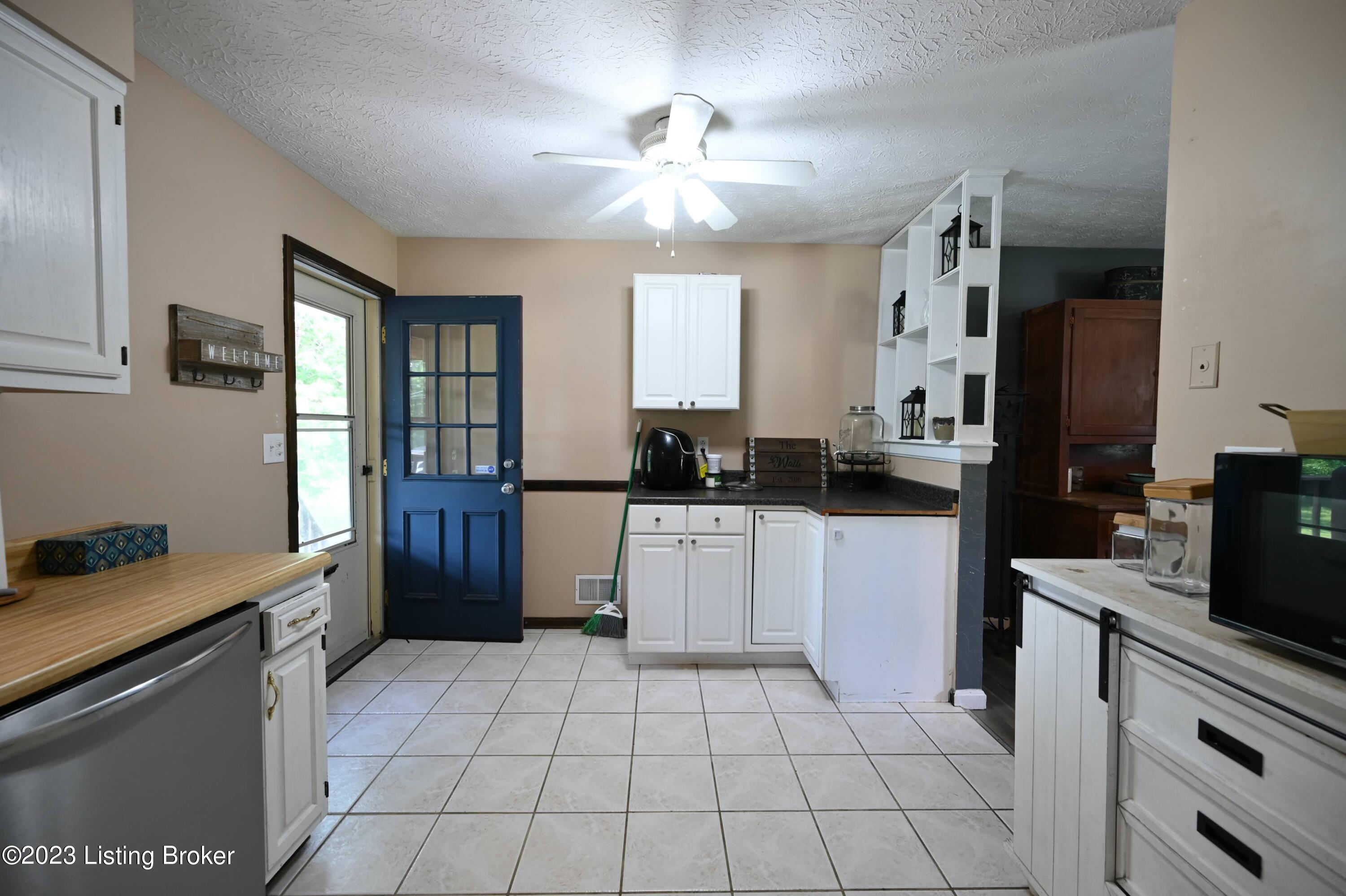 7910 Rochelle Road Louisville, KY 40228 - Photo 9 of 34 DSC_8811