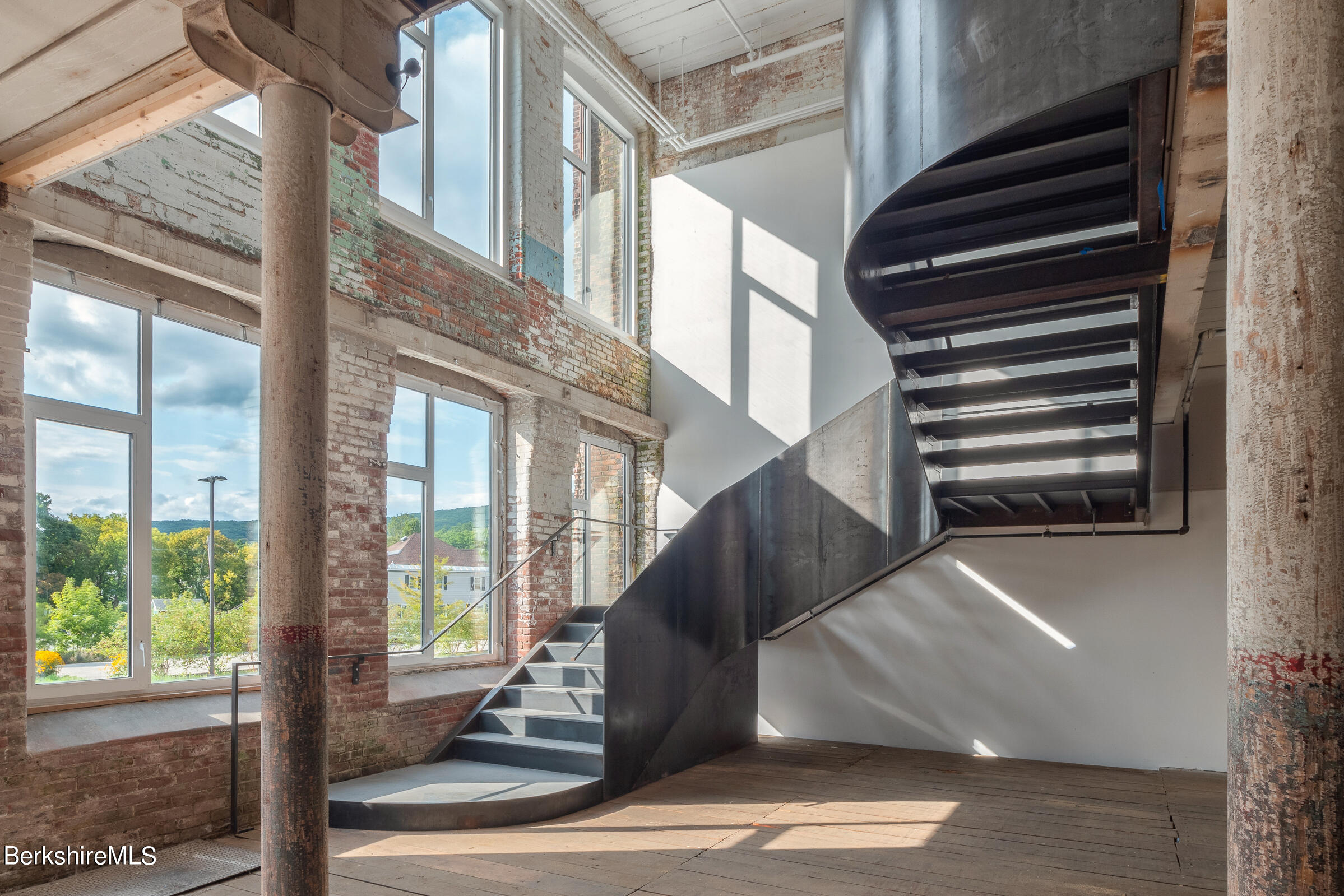 520 State Road, Unit 308 North Adams, MA 01247 - Photo 4 of 20 Staircase