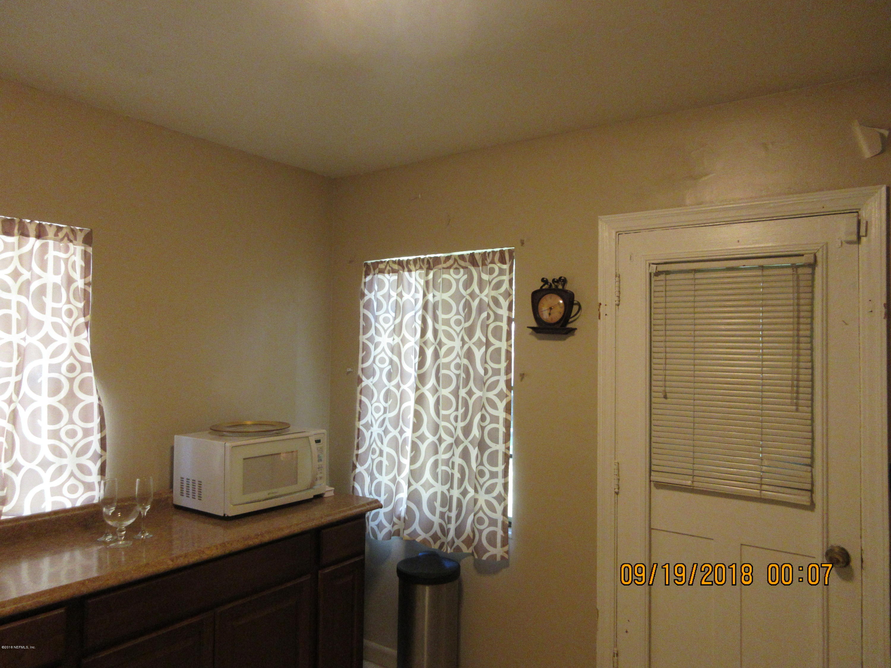 8211 Merivale Road, Unit 1A Jacksonville, FL 32208 - Photo 16 of 52 Kitchen