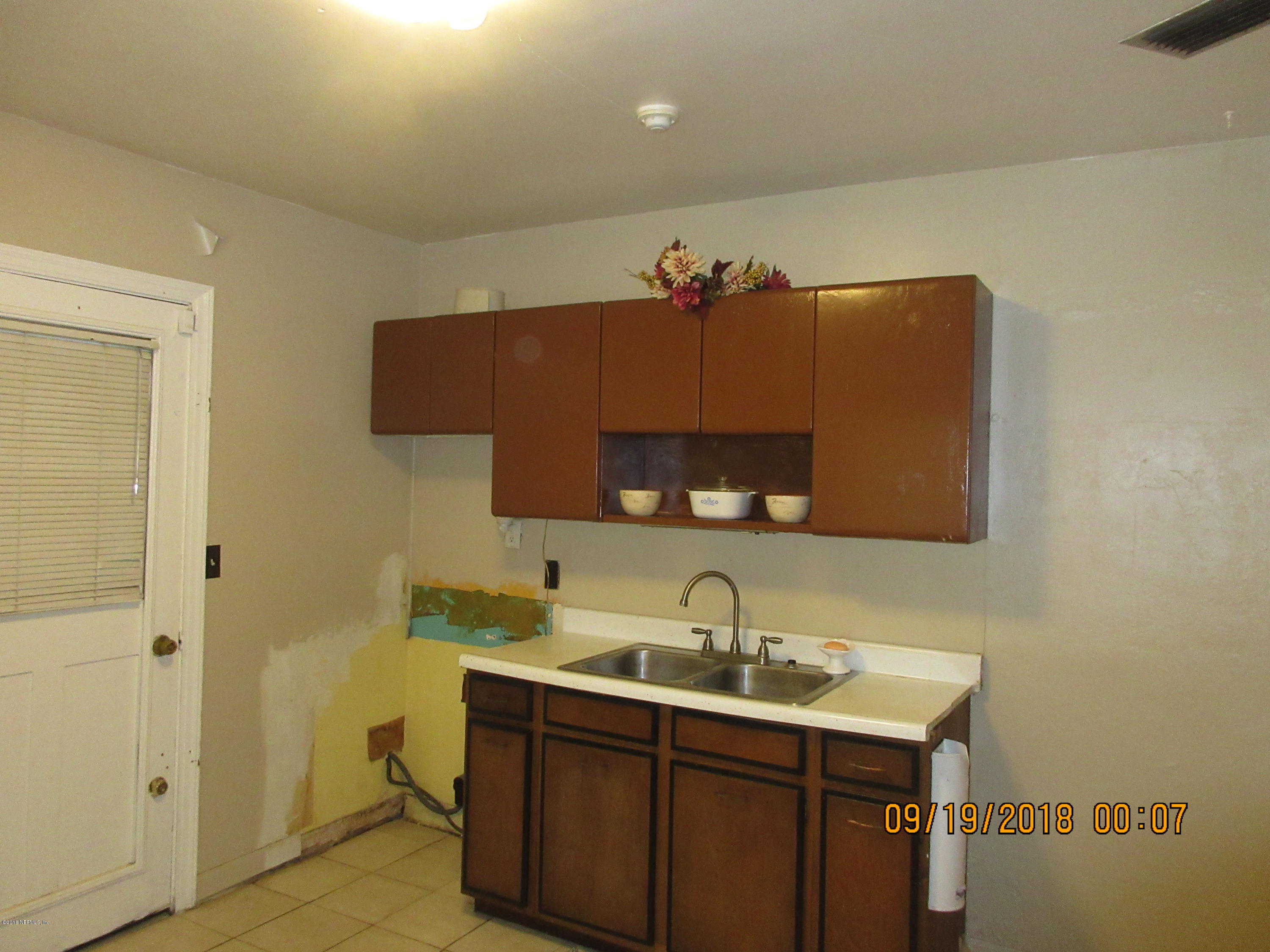 8211 Merivale Road, Unit 1A Jacksonville, FL 32208 - Photo 18 of 52 Kitchen #3