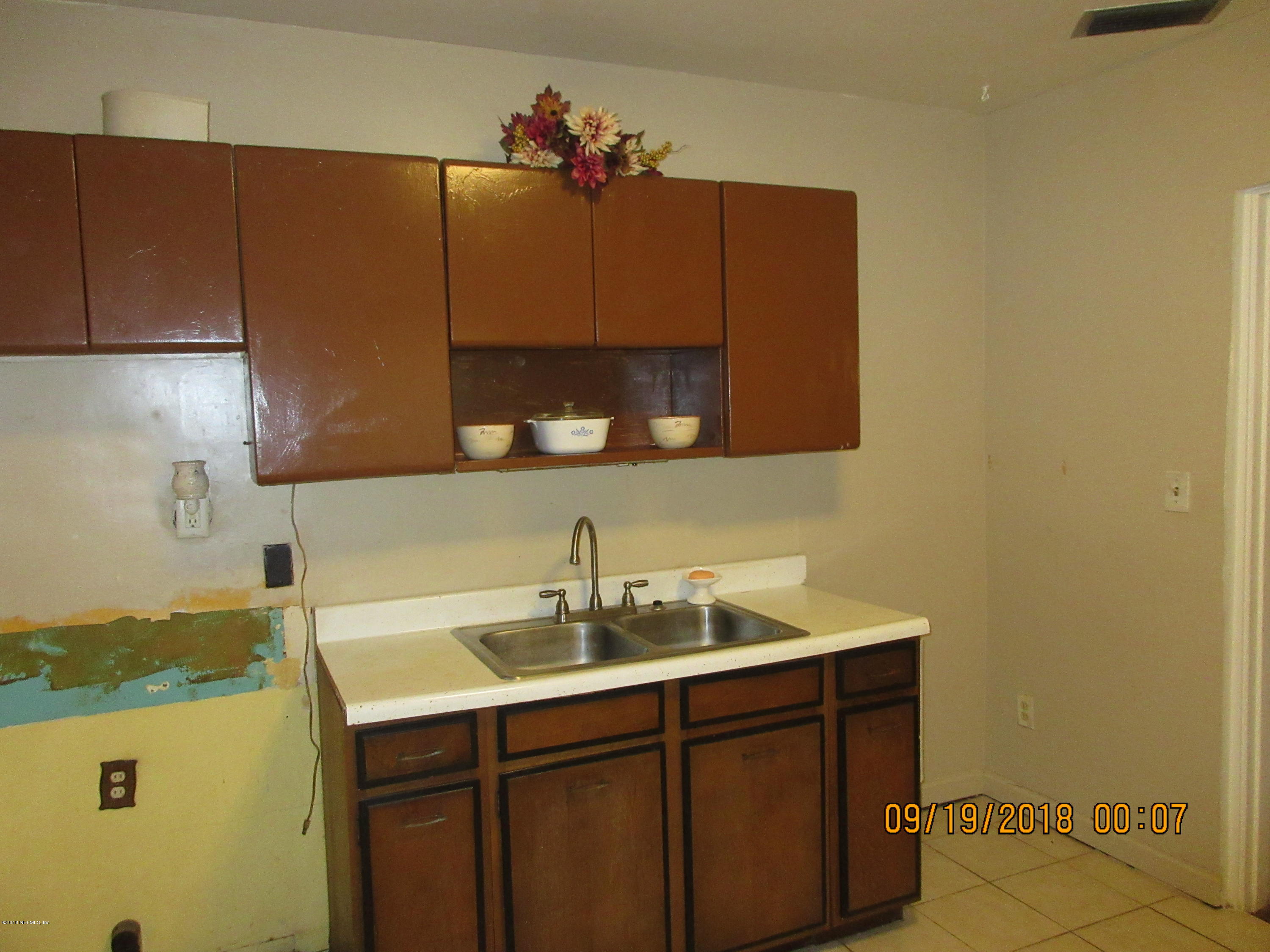 8211 Merivale Road, Unit 1A Jacksonville, FL 32208 - Photo 19 of 52 KItchen #4