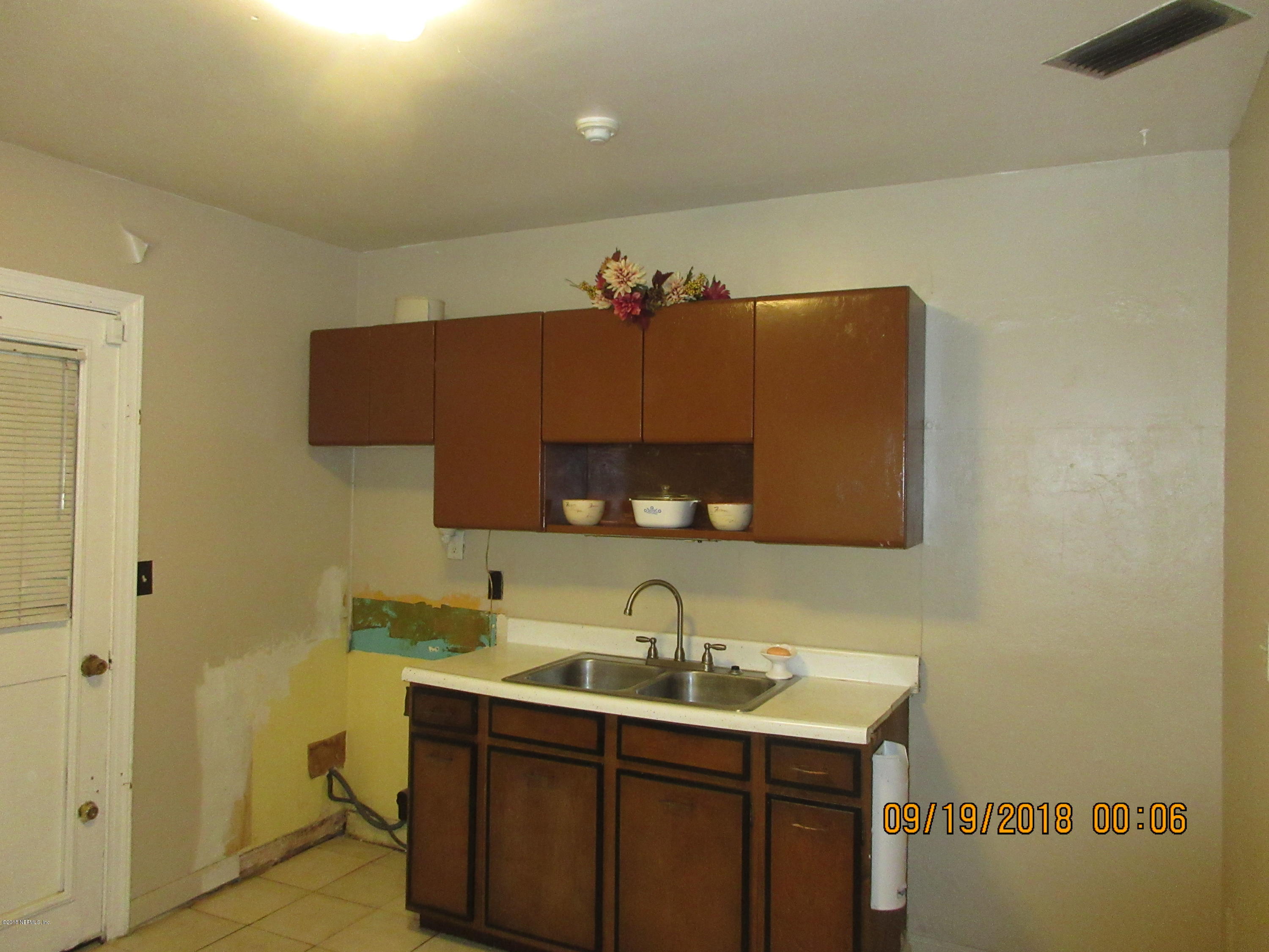 8211 Merivale Road, Unit 1A Jacksonville, FL 32208 - Photo 23 of 52 Kitchen #8