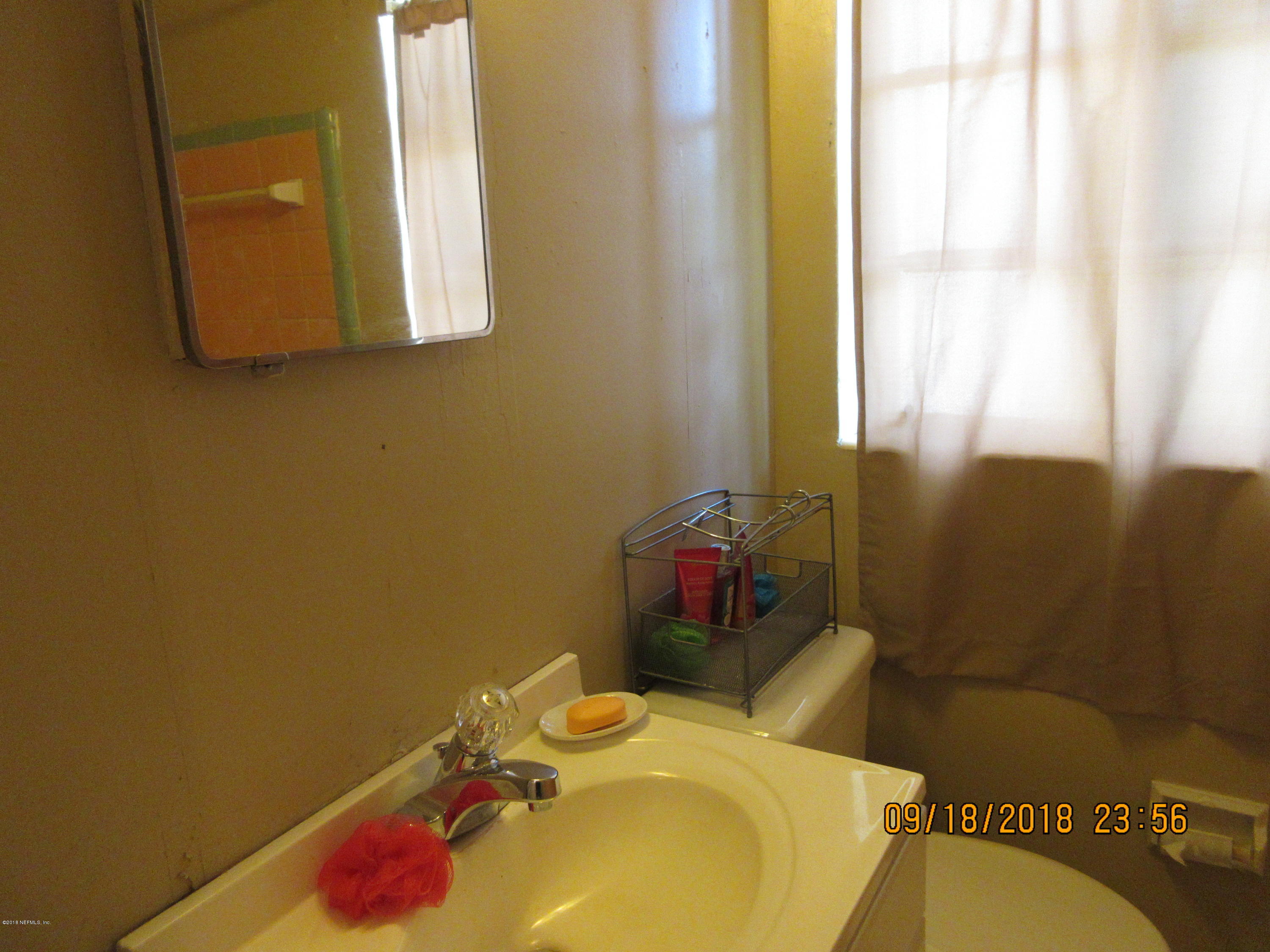 8211 Merivale Road, Unit 1A Jacksonville, FL 32208 - Photo 37 of 52 Bathroom # 5