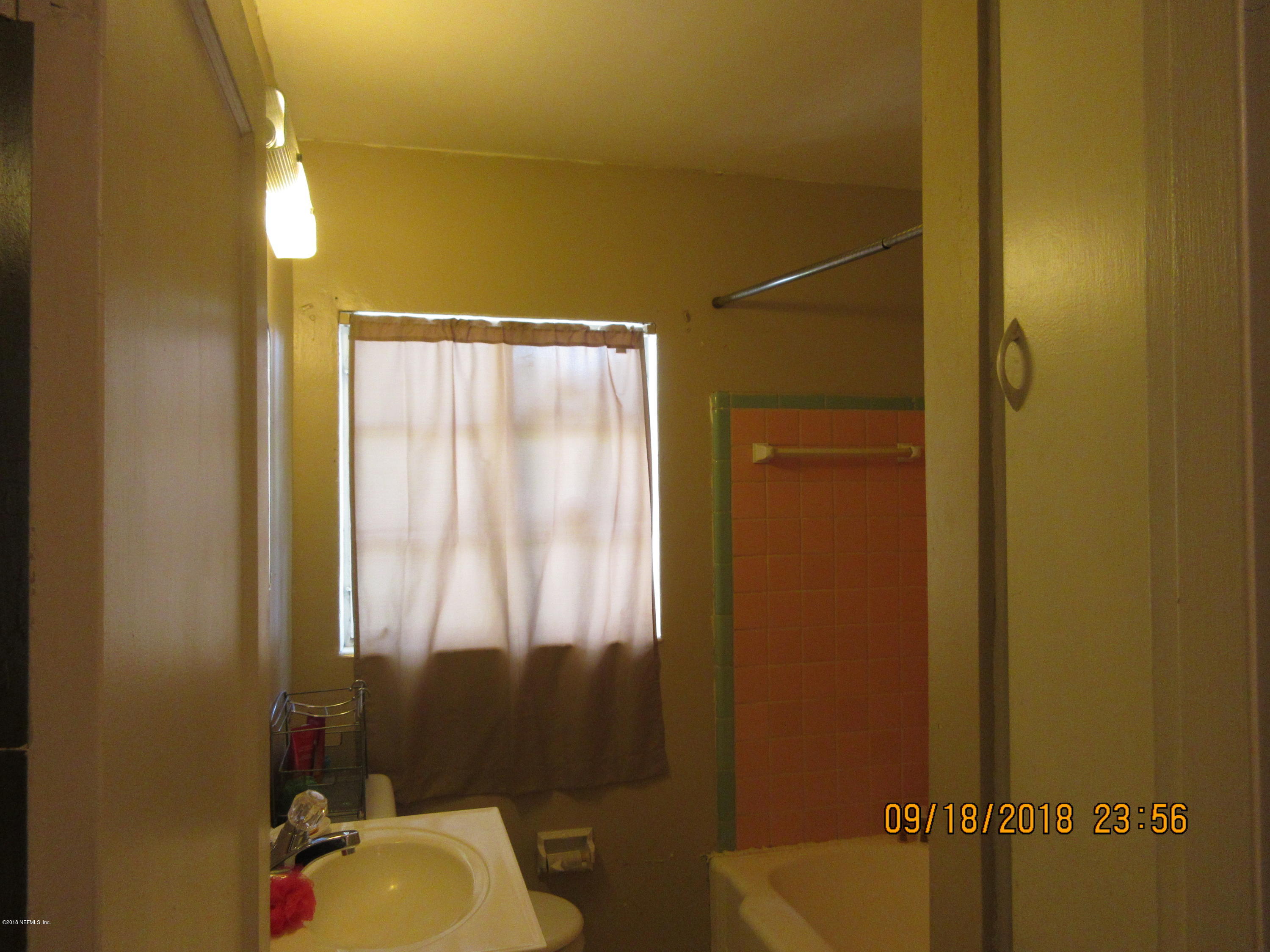 8211 Merivale Road, Unit 1A Jacksonville, FL 32208 - Photo 40 of 52 Bathroom #8