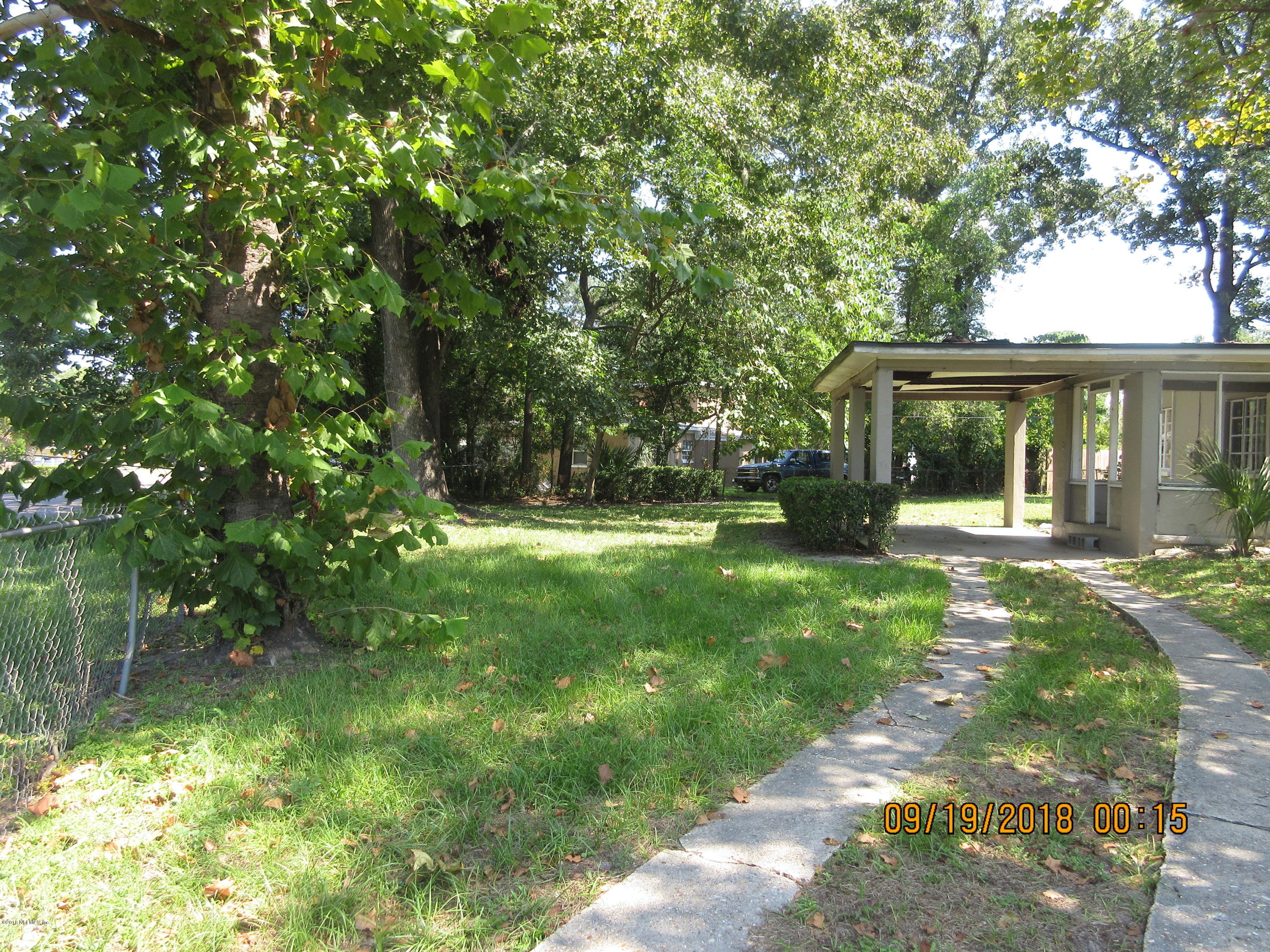 8211 Merivale Road, Unit 1A Jacksonville, FL 32208 - Photo 8 of 52 Huge Corner Lot