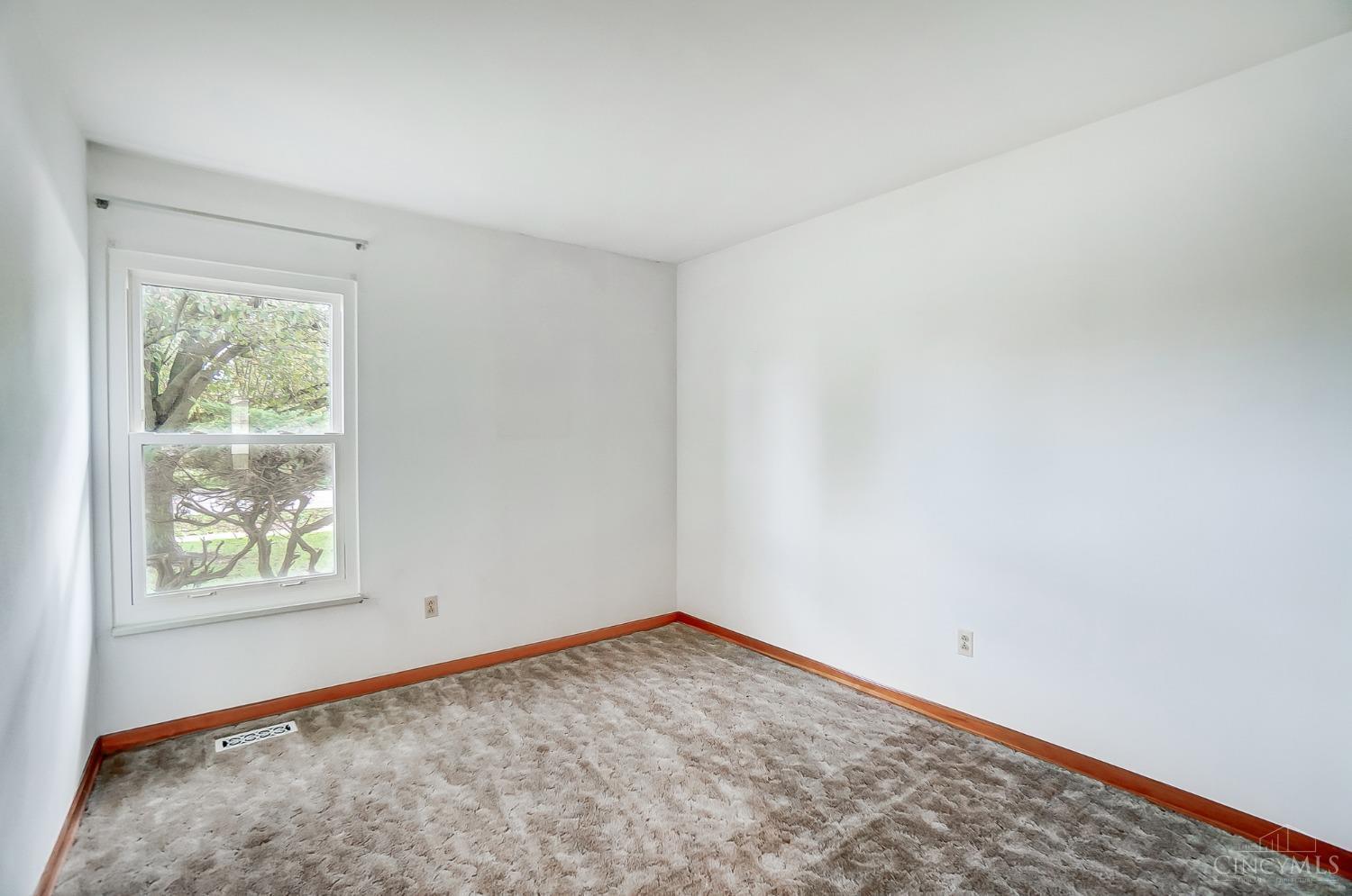 10065 Pippin Road Cincinnati, OH 45231 - Photo 19 of 37